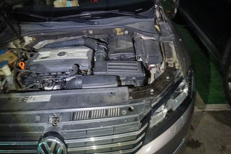 Used Volkswagen Passat 2011 1.8TSI DSG Prestige Edition Engine Bay Left