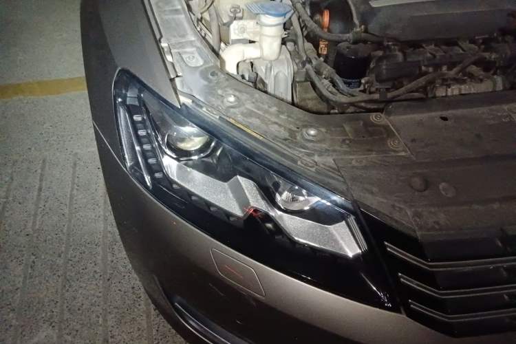 Used Volkswagen Passat 2011 1.8TSI DSG Prestige Edition Engine Bay Right