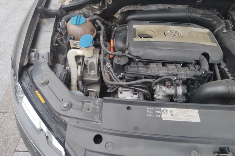Used Volkswagen Passat 2011 1.8TSI DSG Prestige Edition Engine Bay Right
