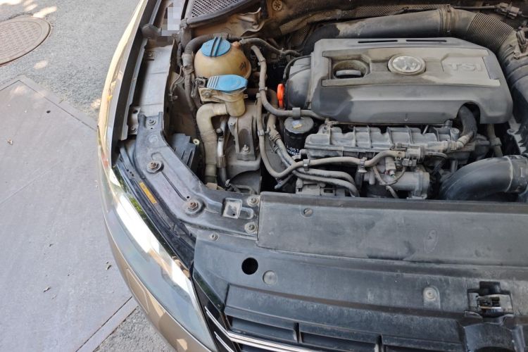 Used Volkswagen Passat 2011 1.8TSI DSG Prestige Edition Engine Bay Right
