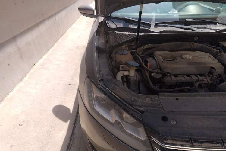 Used Volkswagen Passat 2011 2.0 TSI DSG Premium Edition Engine Bay Right