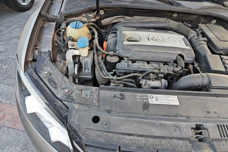 Used Volkswagen Passat 2011 1.8TSI Automatic Prestige Edition Engine Bay Right
