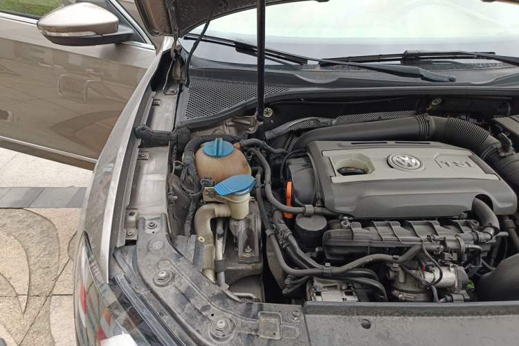 Used Volkswagen Passat 2011 1.8TSI Automatic Prestige Edition Engine Bay Right