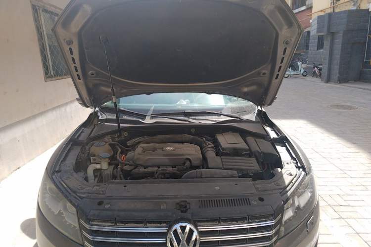 Used Volkswagen Passat 2011 2.0 TSI DSG Premium Edition Engine Bay