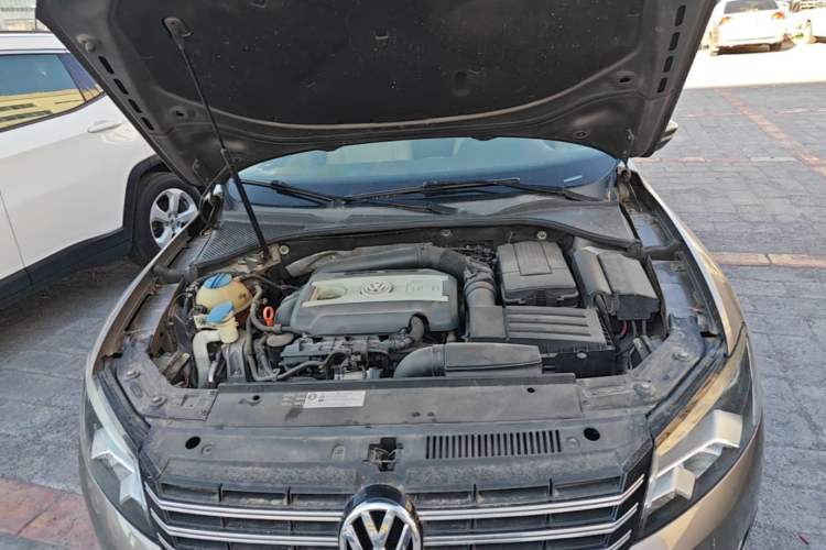 Used Volkswagen Passat 2011 1.8TSI Automatic Prestige Edition Engine Bay