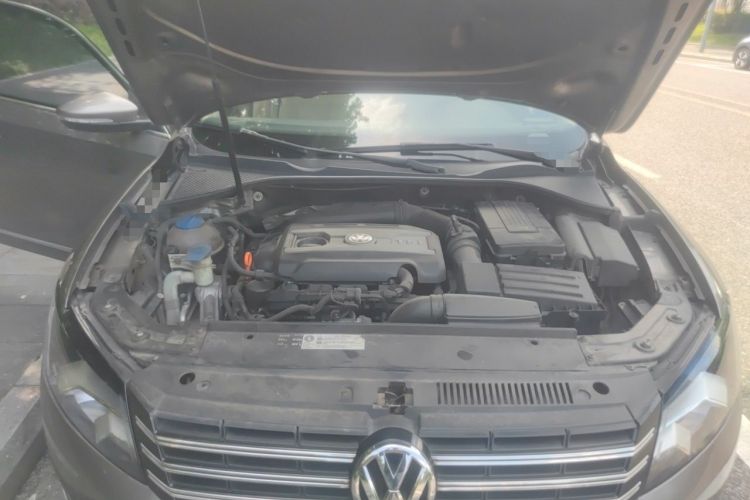 Used Volkswagen Passat 2011 1.8TSI Automatic Prestige Edition Engine Bay