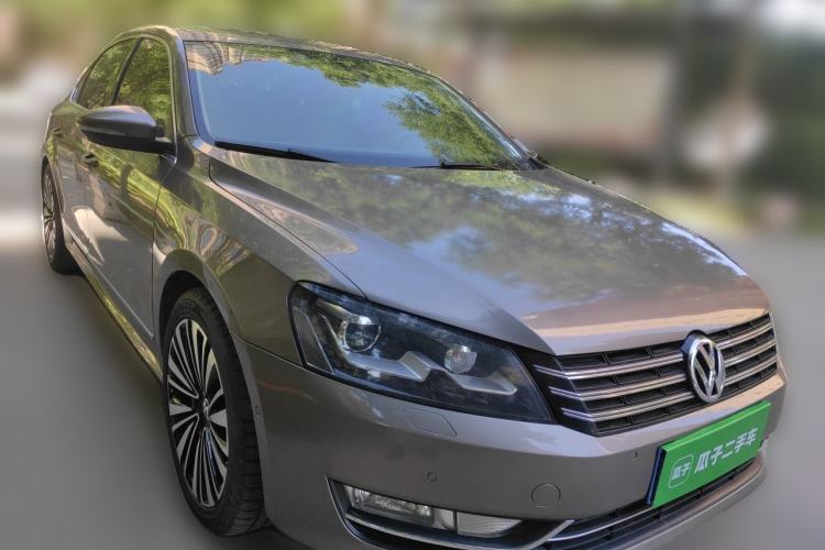 Used Volkswagen Passat 2011 2.0 TSI DSG Ultimate Edition Front Right 45 Deg