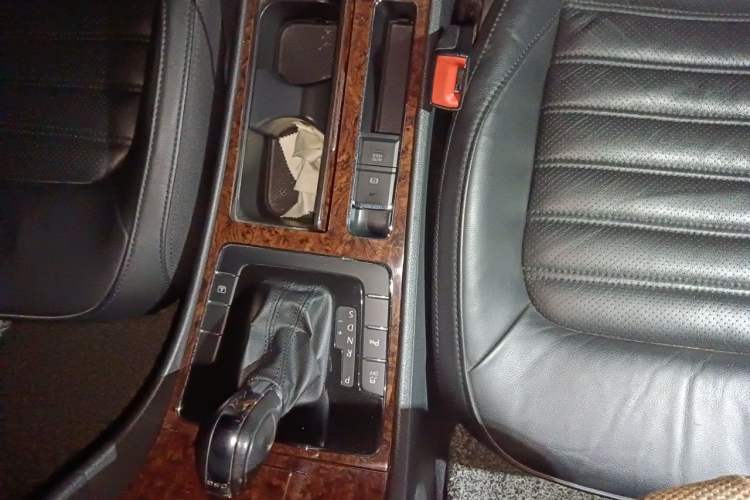 Used Volkswagen Passat 2011 1.8TSI DSG Prestige Edition Gear Lever