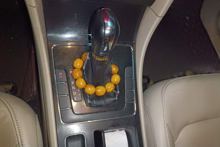 Used Volkswagen Passat 2011 1.8TSI Automatic Prestige Edition Gear Lever