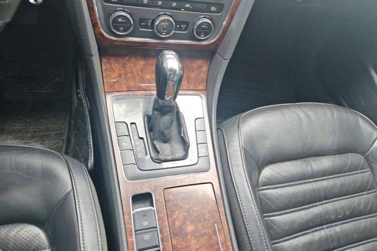 Used Volkswagen Passat 2011 1.8TSI DSG Prestige Edition Gear Lever