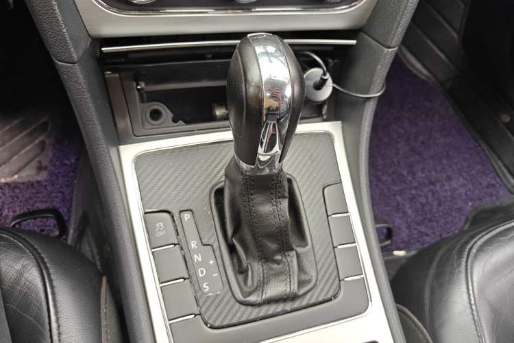Used Volkswagen Passat 2011 1.8TSI Automatic Prestige Edition Gear Lever