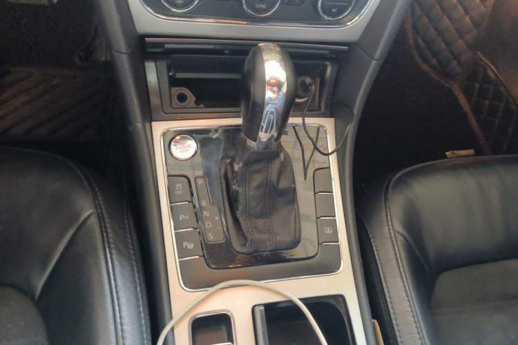 Used Volkswagen Passat 2011 1.8 TSI DSG Ultimate Edition Gear Lever