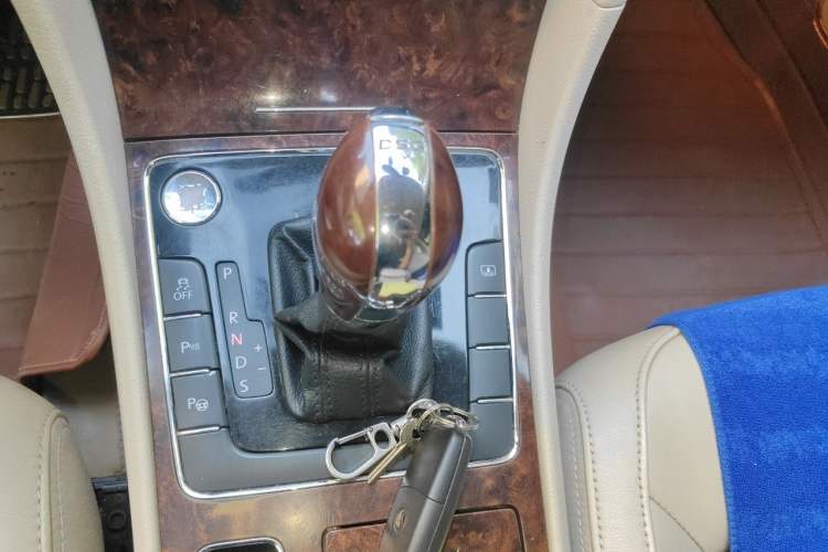 Used Volkswagen Passat 2011 2.0 TSI DSG Ultimate Edition Gear Lever