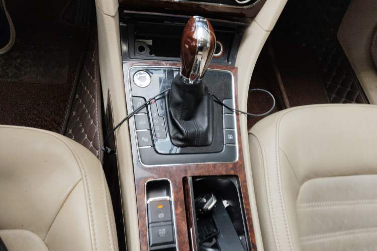 Used Volkswagen Passat 2011 2.0 TSI DSG Ultimate Edition Gear Lever
