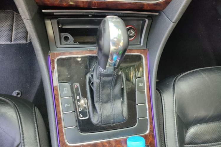 Used Volkswagen Passat 2011 1.8TSI DSG Prestige Edition Gear Lever