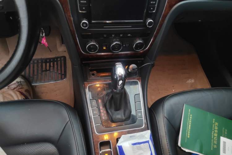 Used Volkswagen Passat 2011 1.8TSI DSG Prestige Edition Gear Lever