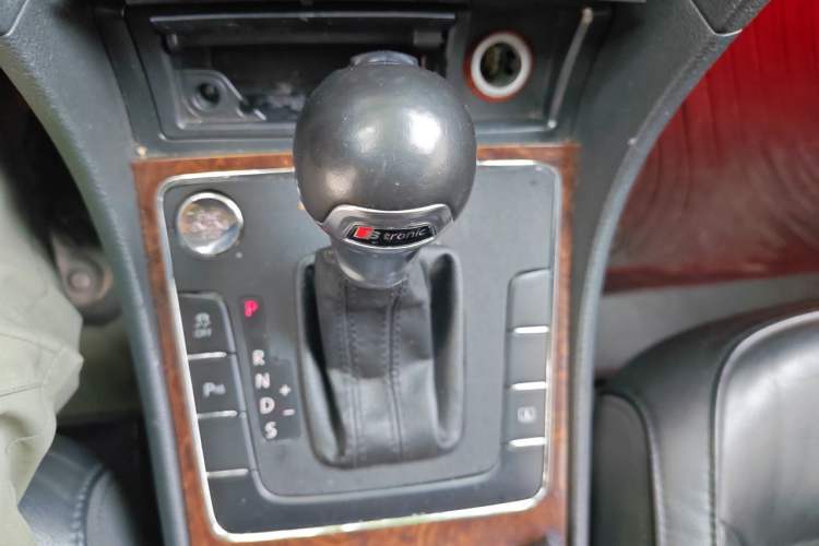 Used Volkswagen Passat 2011 1.8TSI DSG Prestige Edition Gear Lever