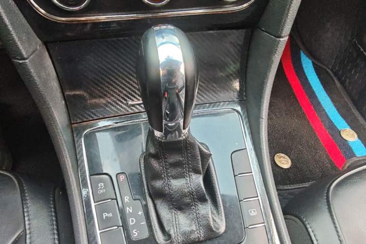 Used Volkswagen Passat 2011 1.8TSI DSG Prestige Edition Gear Lever