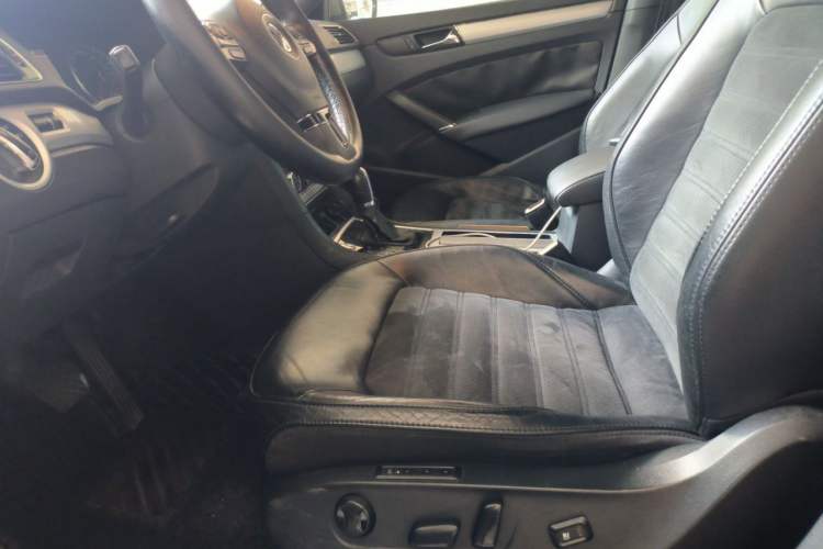 Used Volkswagen Passat 2011 1.8 TSI DSG Ultimate Edition Left Front Seat