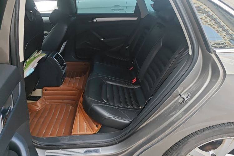 Used Volkswagen Passat 2011 1.8 TSI DSG Ultimate Edition Left Rear Seat