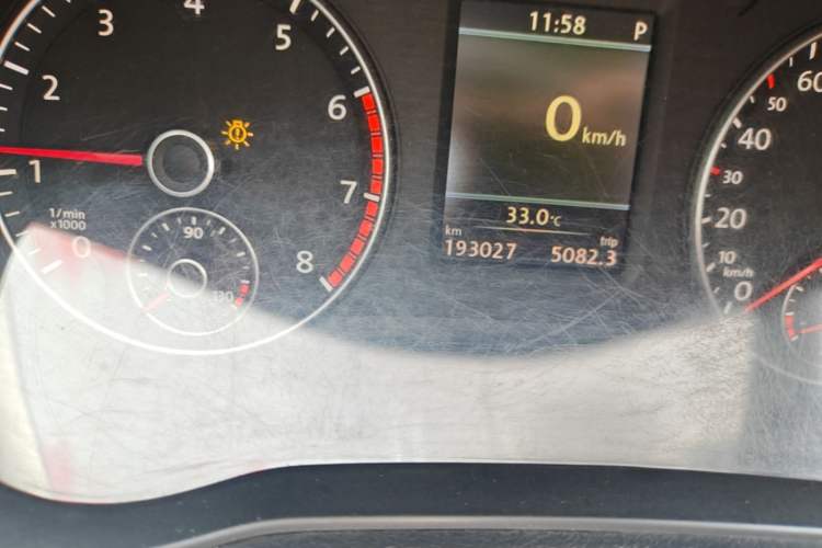 Used Volkswagen Passat 2011 1.8TSI DSG Prestige Edition Odometer Close Up
