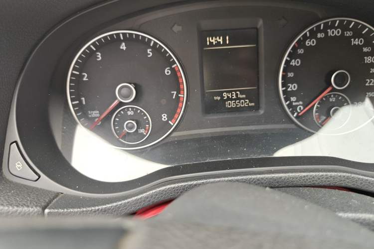 Used Volkswagen Passat 2011 1.8TSI Automatic Prestige Edition Odometer Close Up