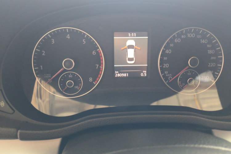 Used Volkswagen Passat 2011 1.8 TSI DSG Ultimate Edition Odometer Close Up
