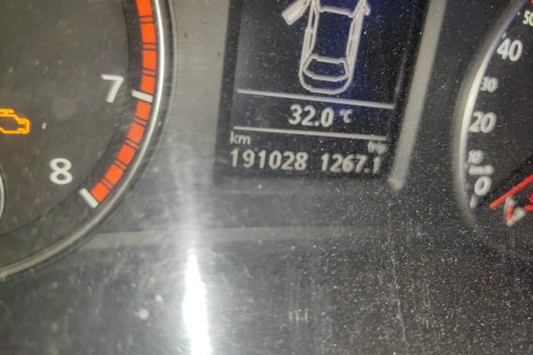 Used Volkswagen Passat 2011 2.0 TSI DSG Premium Edition Odometer Close Up