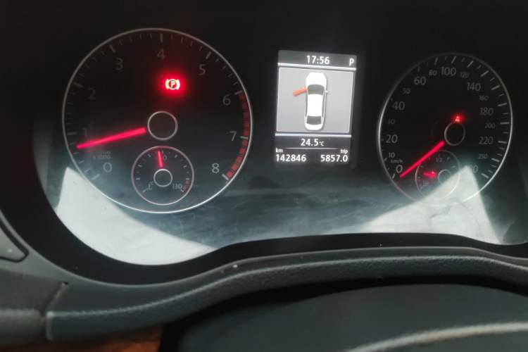 Used Volkswagen Passat 2011 1.8TSI DSG Prestige Edition Odometer Close Up
