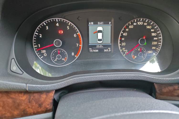 Used Volkswagen Passat 2011 1.8TSI DSG Prestige Edition Odometer Close Up