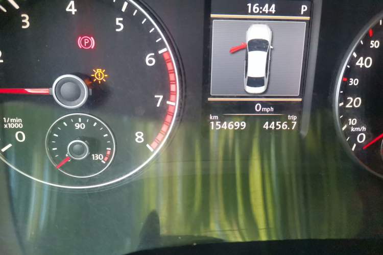 Used Volkswagen Passat 2011 1.8TSI DSG Prestige Edition Odometer Close Up