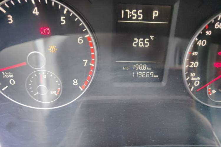 Used Volkswagen Passat 2011 1.8 TSI DSG Prestige Edition Odometer Close Up