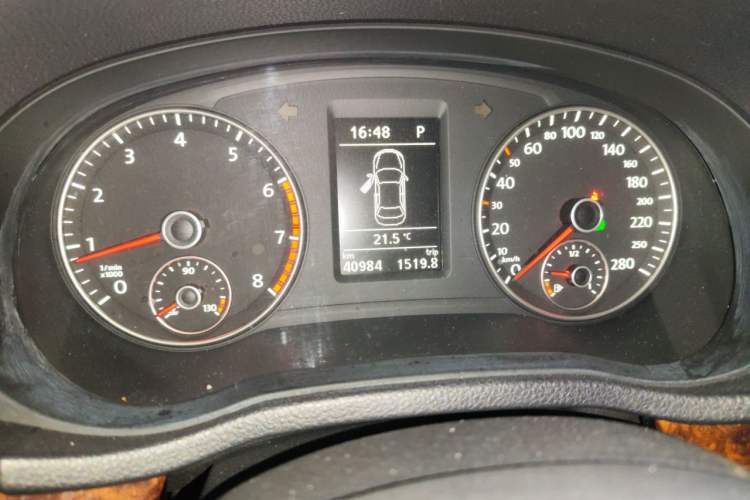 Used Volkswagen Passat 2011 1.8TSI DSG Prestige Edition Odometer Close Up