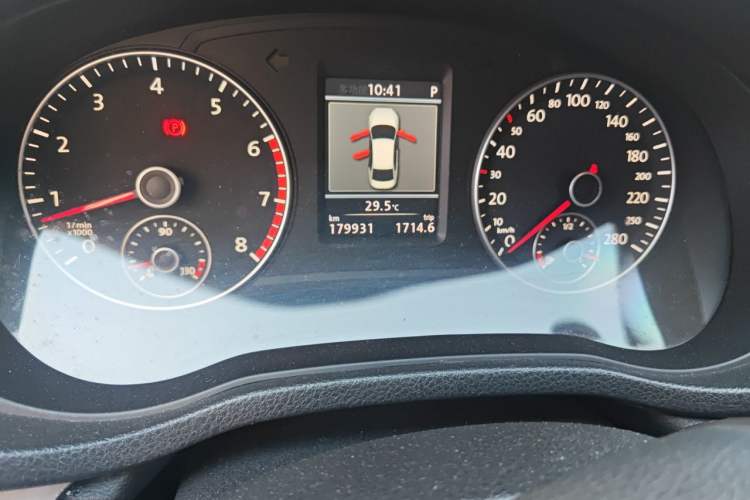 Used Volkswagen Passat 2011 1.8 TSI DSG Ultimate Edition Odometer Close Up