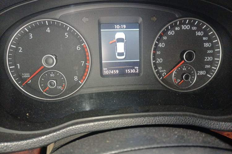 Used Volkswagen Passat 2011 1.8TSI DSG Prestige Edition Odometer Close Up