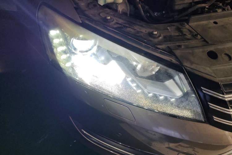 Used Volkswagen Passat 2011 1.8TSI DSG Prestige Edition Right Front Headlight
