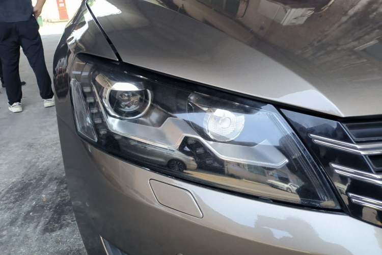 Used Volkswagen Passat 2011 1.8 TSI DSG Ultimate Edition Right Front Headlight