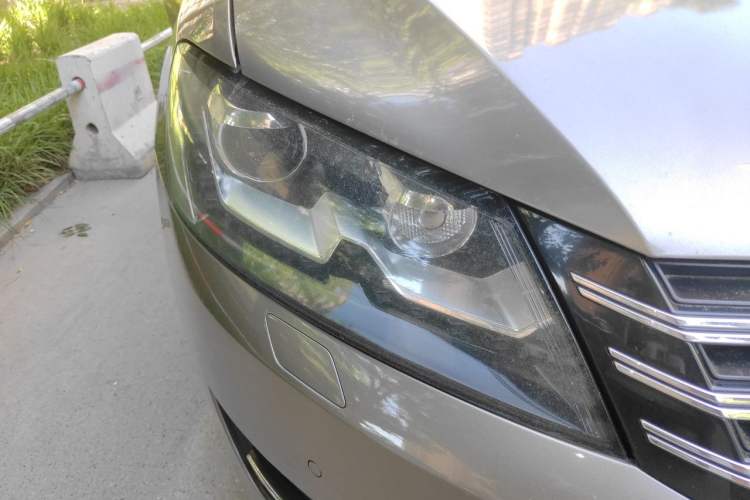 Used Volkswagen Passat 2011 2.0 TSI DSG Ultimate Edition Right Front Headlight