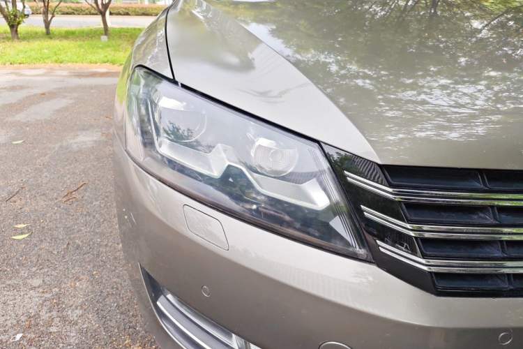 Used Volkswagen Passat 2011 1.8TSI DSG Prestige Edition Right Front Headlight