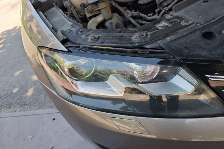 Used Volkswagen Passat 2011 1.8TSI DSG Prestige Edition Right Front Headlight