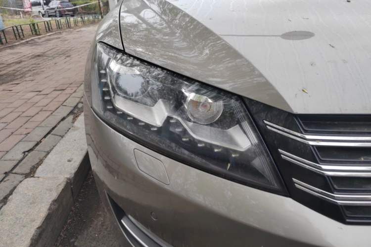 Used Volkswagen Passat 2011 1.8TSI DSG Prestige Edition Right Front Headlight
