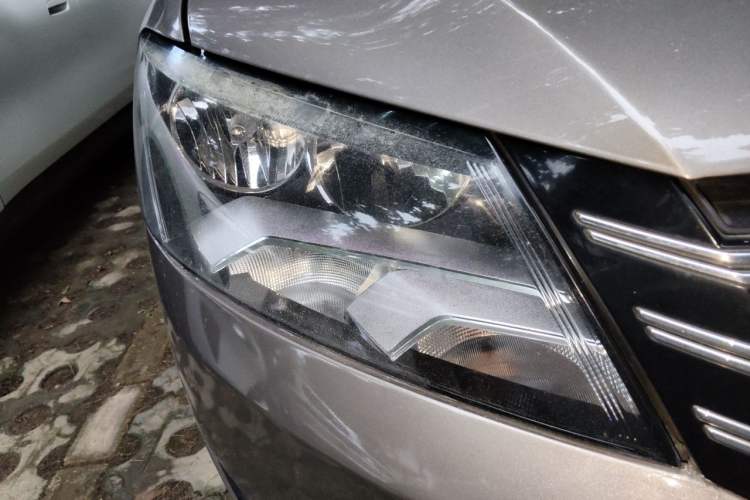 Used Volkswagen Passat 2011 1.8TSI Automatic Prestige Edition Right Front Headlight