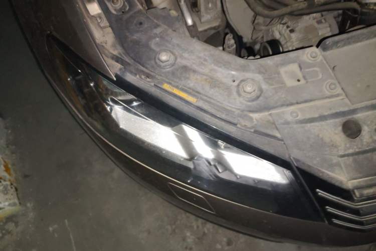 Used Volkswagen Passat 2011 1.8TSI DSG Prestige Edition Right Front Headlight