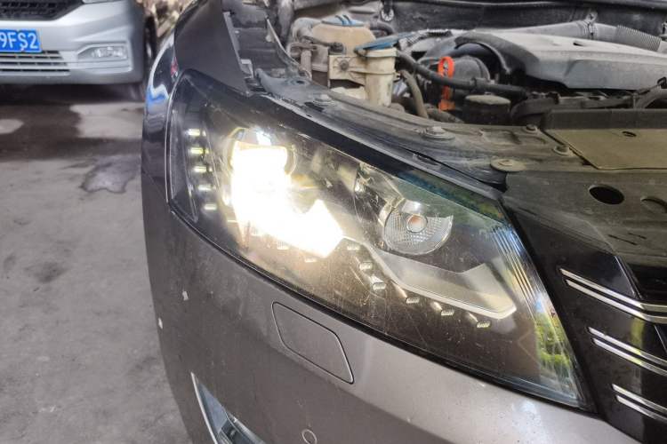 Used Volkswagen Passat 2011 1.8 TSI DSG Prestige Edition Right Front Headlight