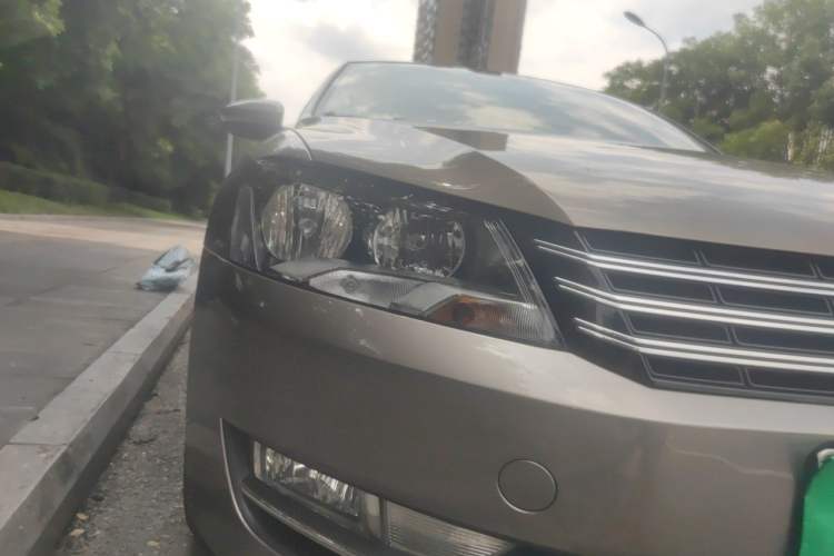 Used Volkswagen Passat 2011 1.8TSI Automatic Prestige Edition Right Front Headlight