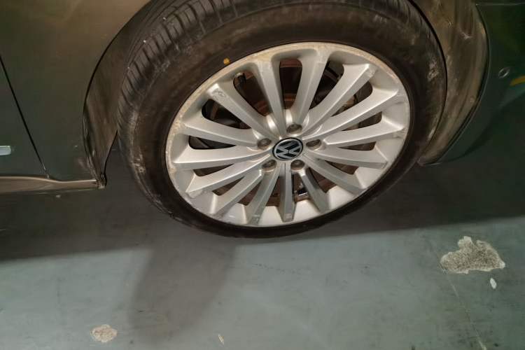 Used Volkswagen Passat 2011 2.0 TSI DSG Ultimate Edition Right Front Wheel Hub
