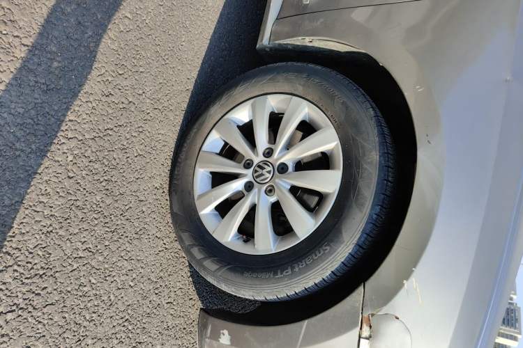 Used Volkswagen Passat 2011 1.8 TSI DSG Prestige Edition Right Front Wheel Hub