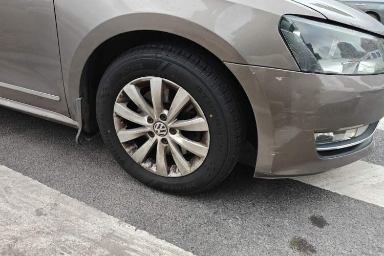 Used Volkswagen Passat 2011 1.8TSI Automatic Prestige Edition Right Front Wheel Hub