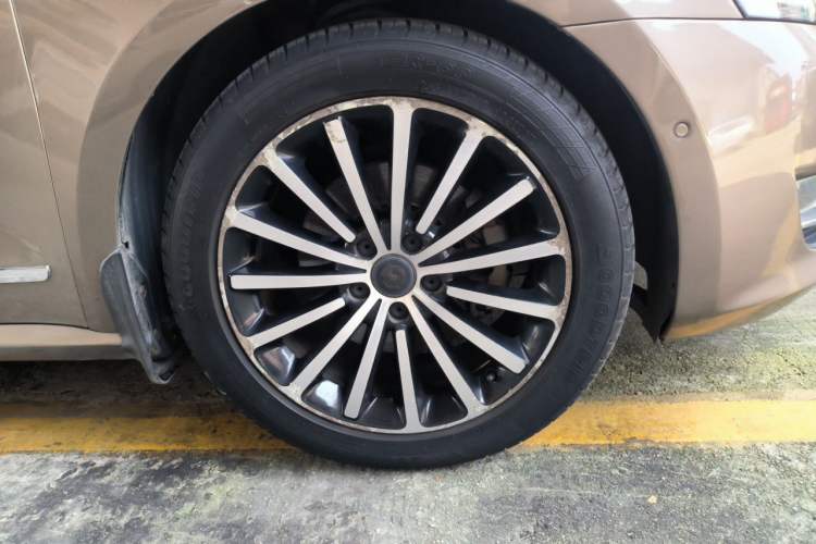 Used Volkswagen Passat 2011 1.8 TSI DSG Ultimate Edition Right Front Wheel Hub