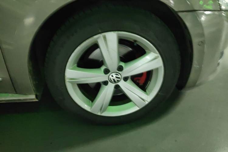 Used Volkswagen Passat 2011 2.0 TSI DSG Premium Edition Right Front Wheel Hub